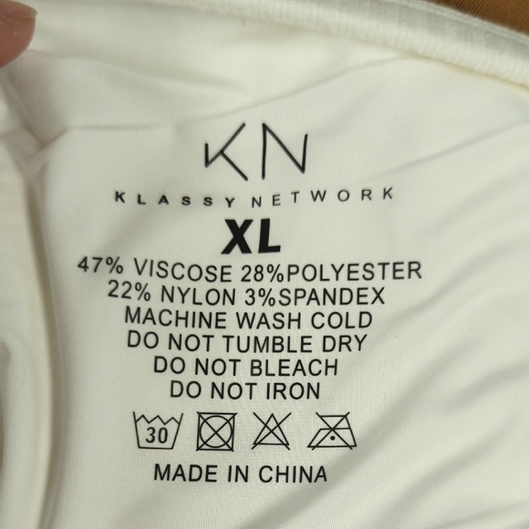 NEW Klassy Network Off Shoulder Cropped Top Off White XL sweetheart minimalist - Picture 5 of 5